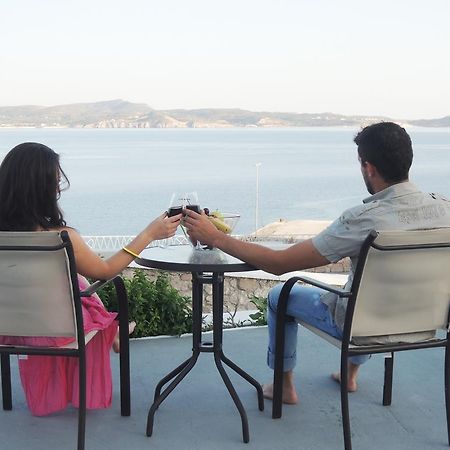Hotel Adamas Bagian luar foto