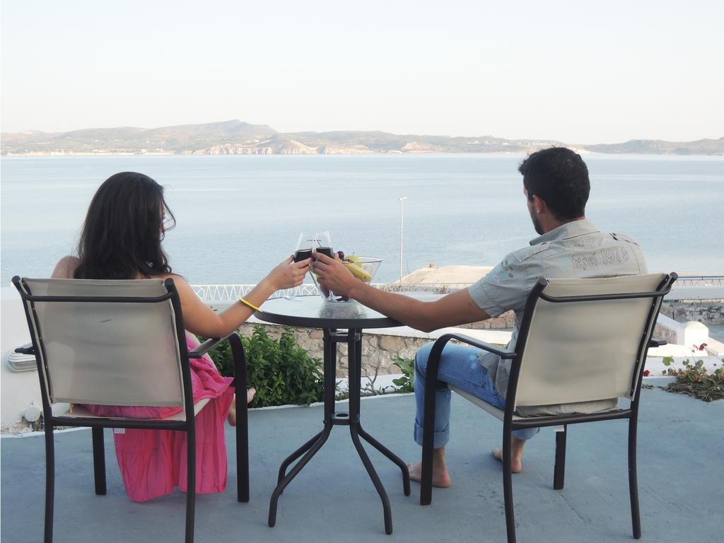 Hotel Adamas Bagian luar foto