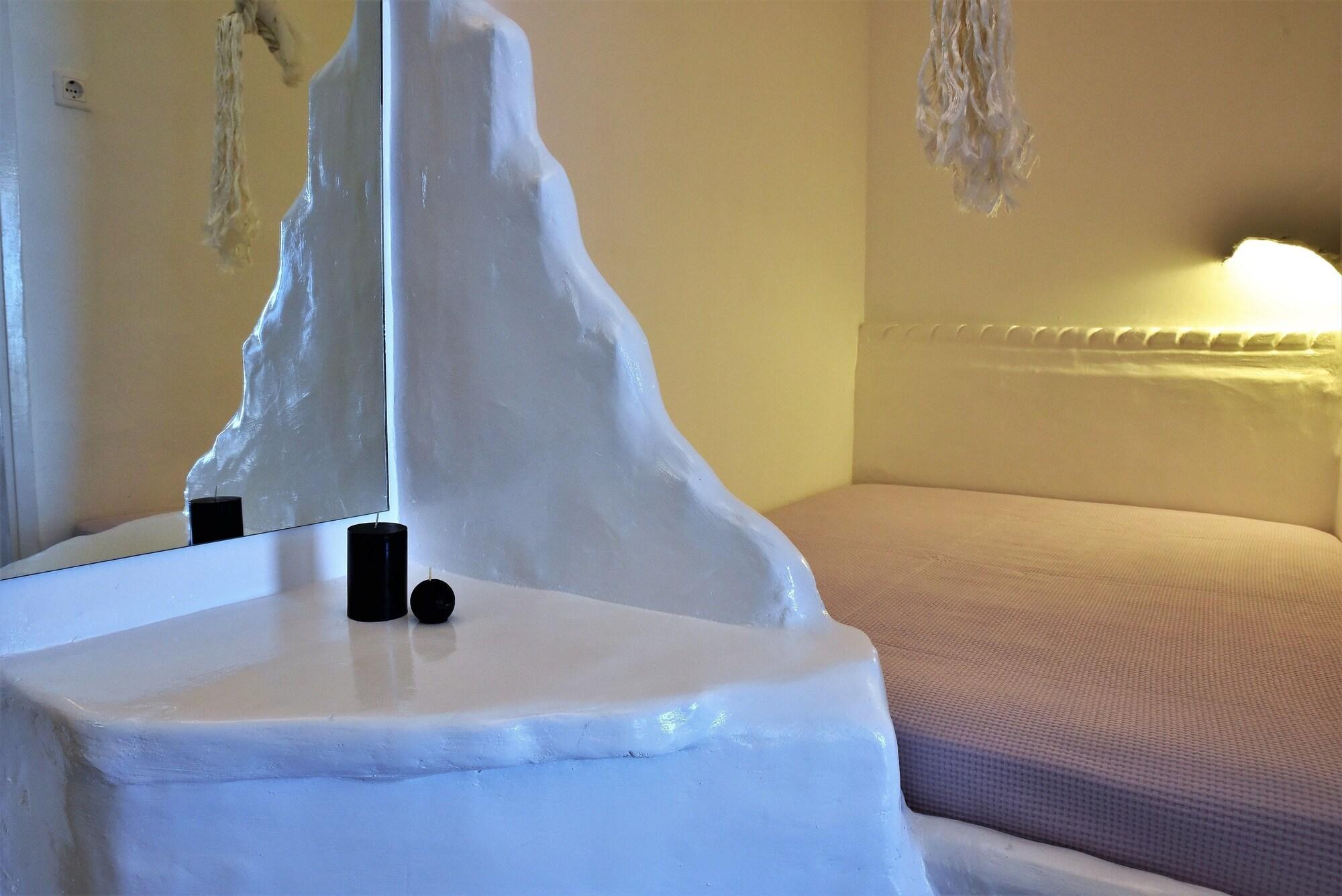 Hotel Adamas Bagian luar foto