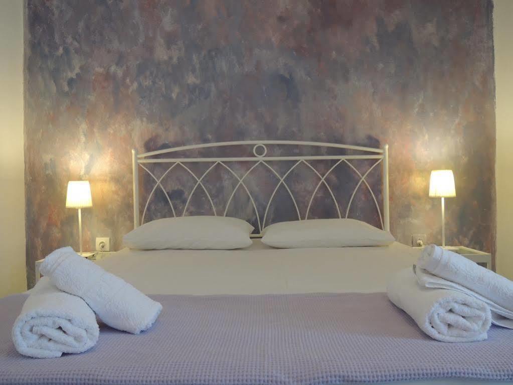 Hotel Adamas Bagian luar foto